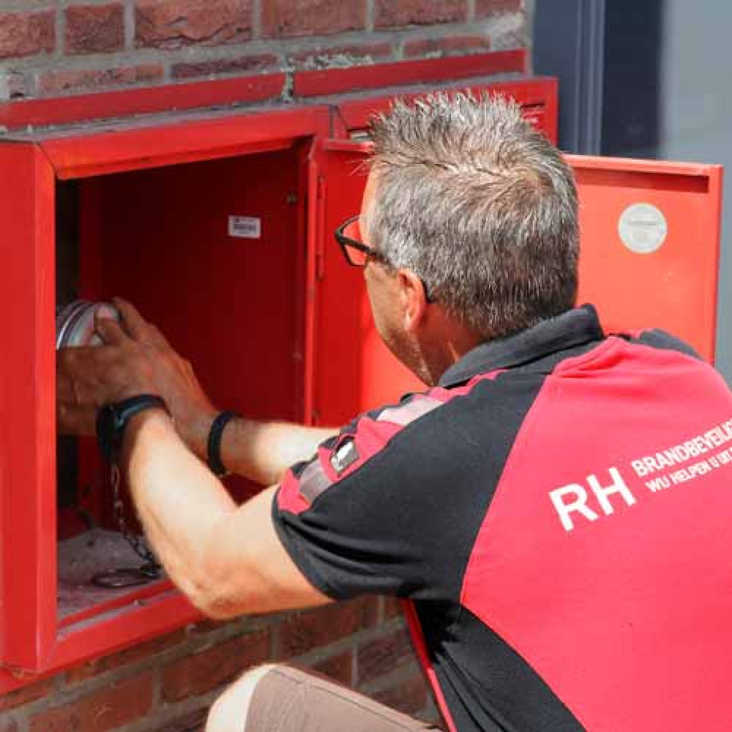 Controle aansluitpunten droge blusleiding